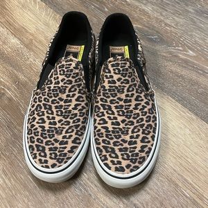 New without box Vans ortholite animal print
